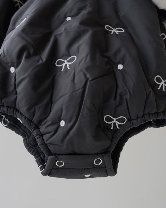 ボンネ付中綿リボンステッチロンパース