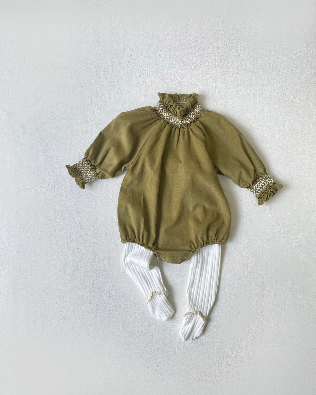 スモッキングピンコーデュロイロンパース