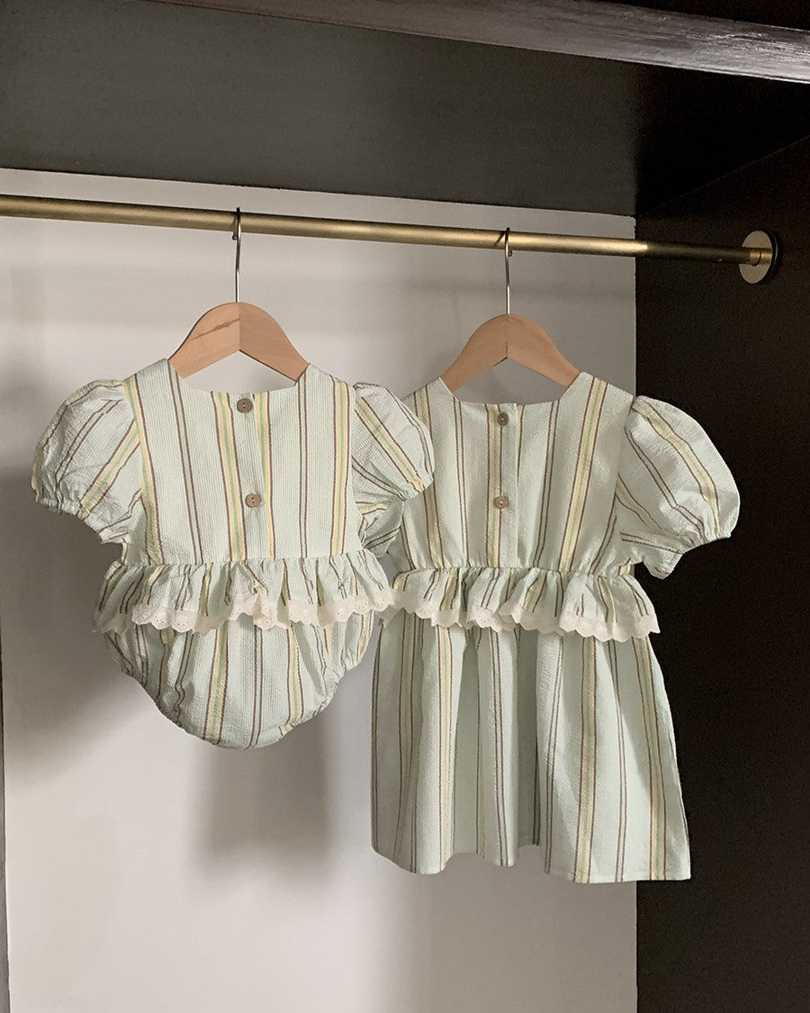 マルチストライプリンクルロンパース