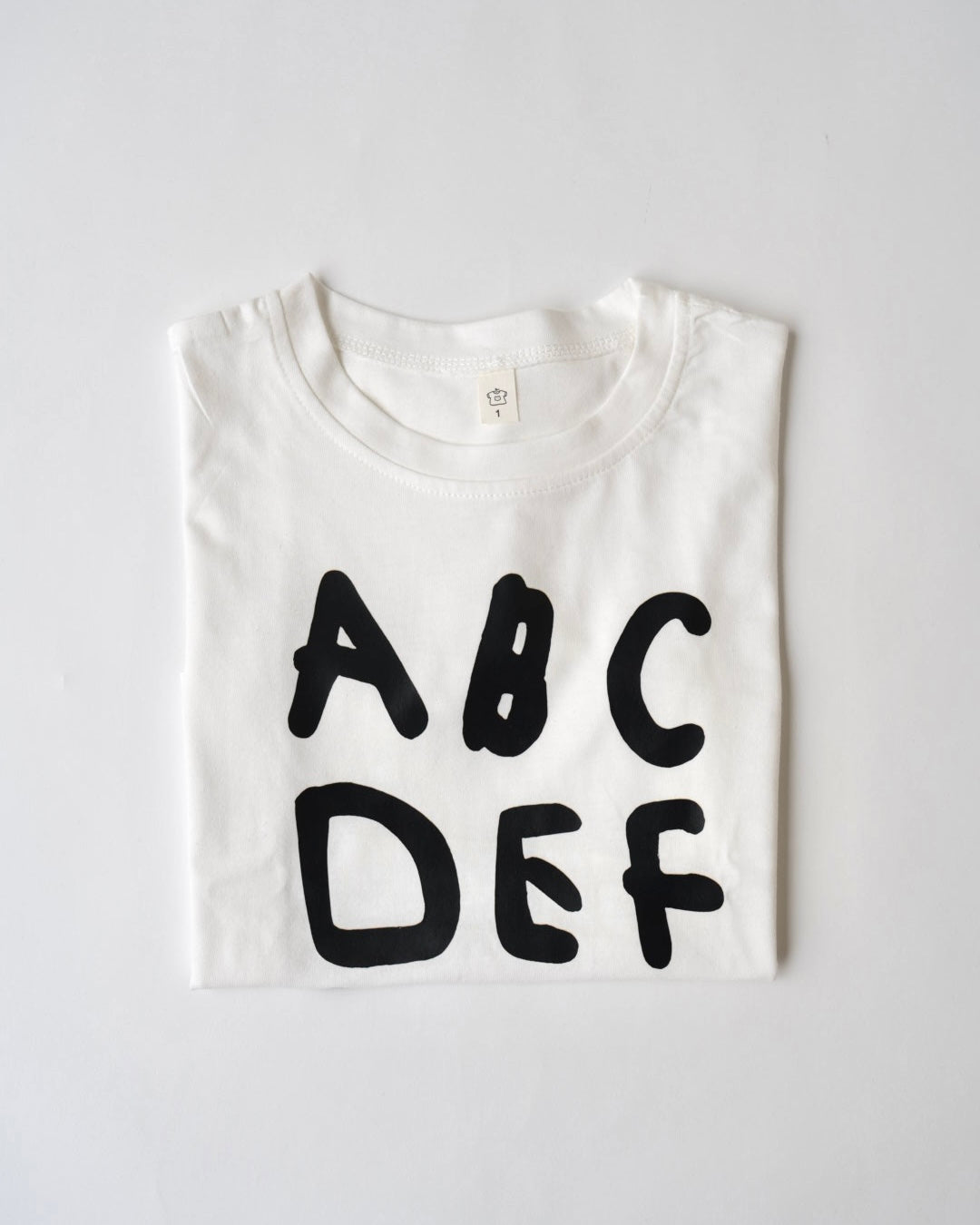 アルファベットTシャツ.