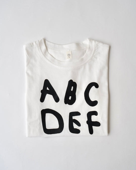 アルファベットTシャツ.