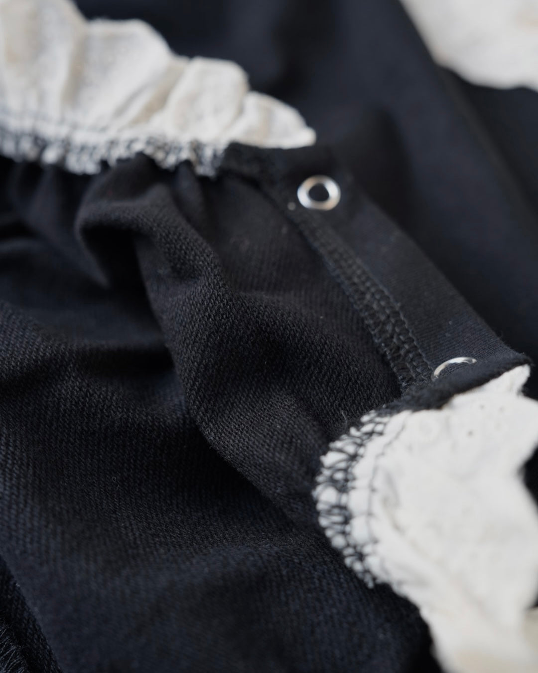 デコラレースロンパース