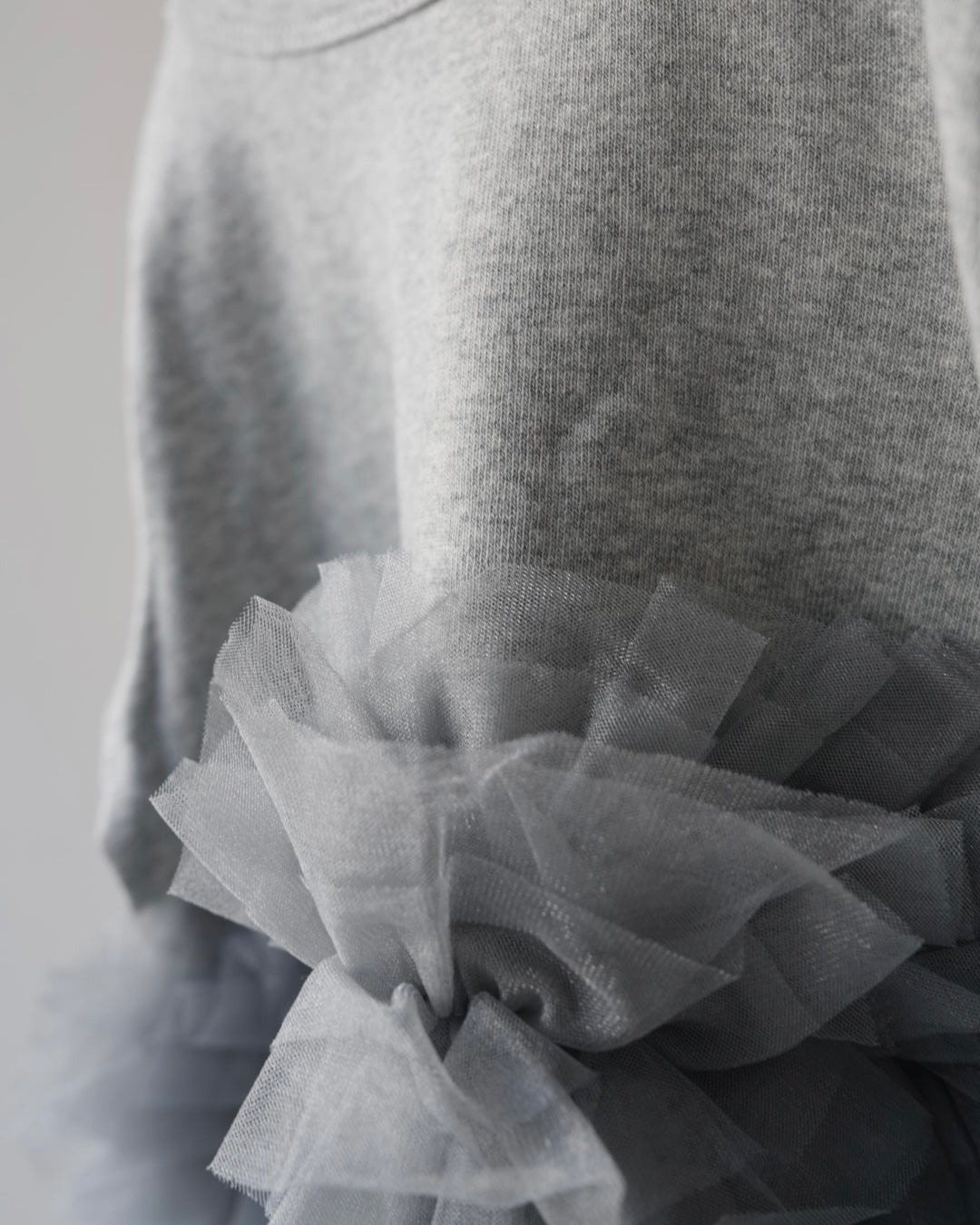 チュールフリルトップス