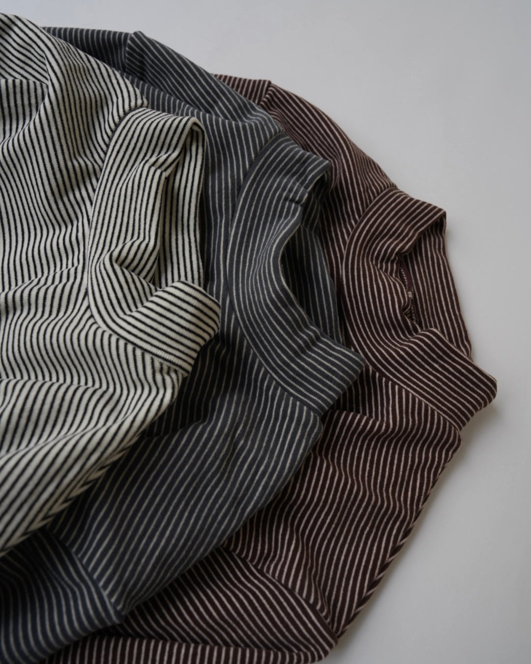 [nunu biel]ボーダー裏起毛モックネック