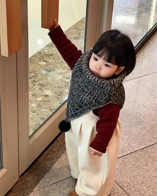 ポンポン付きニットケープ