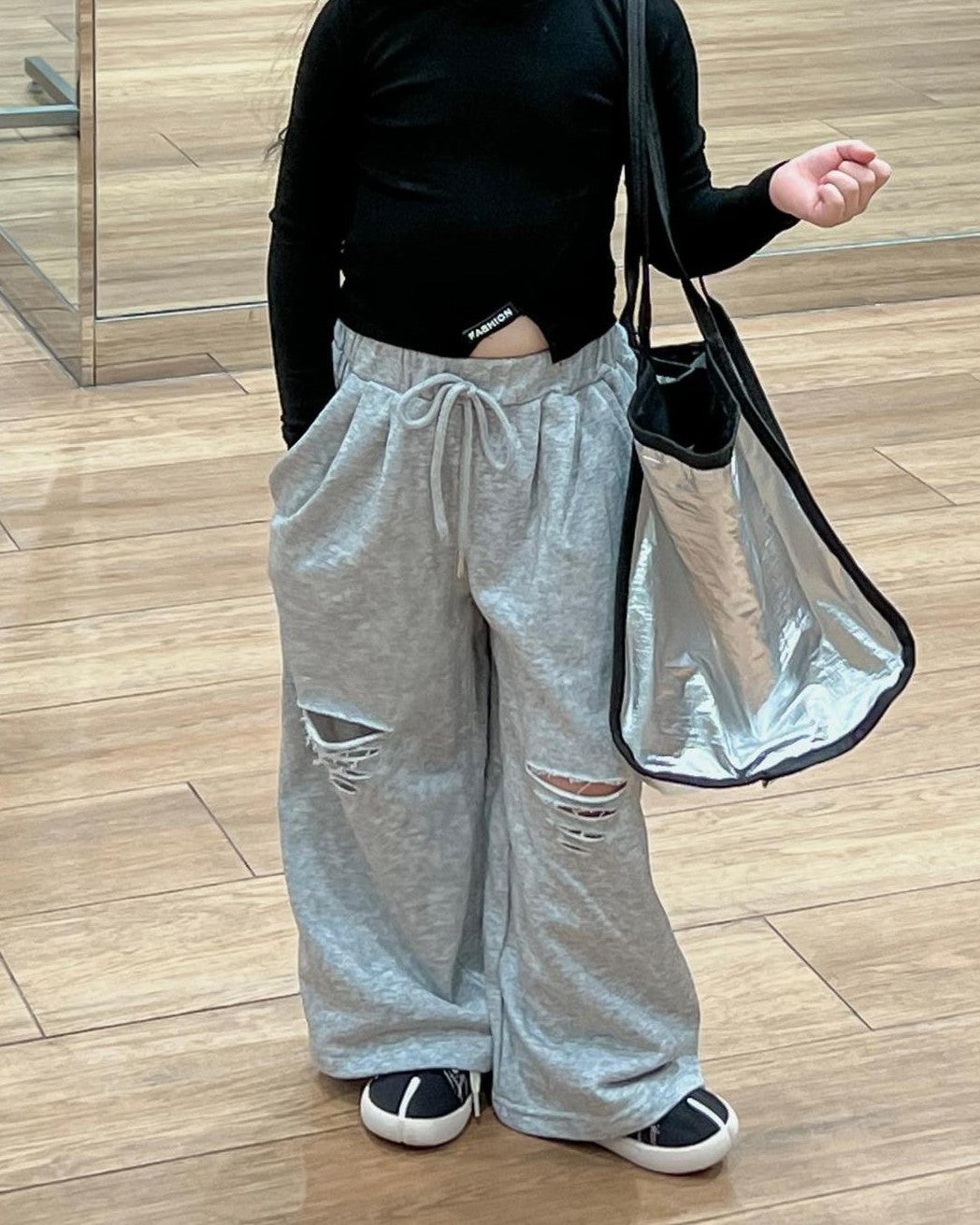 ダメージスウェットパンツ