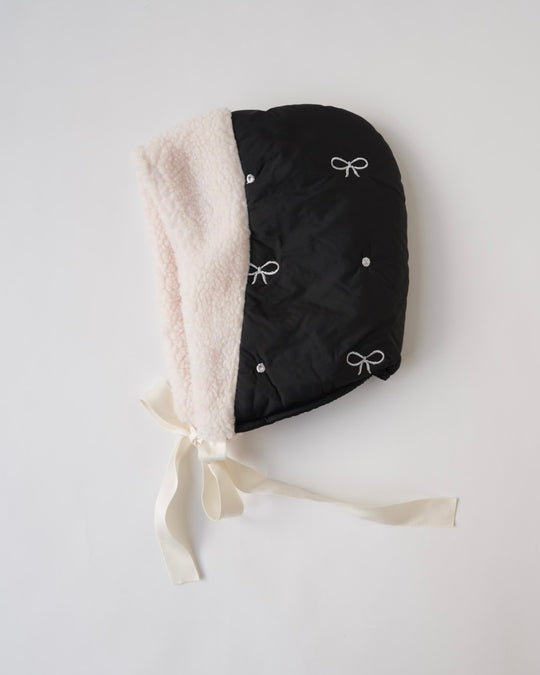 ボンネ付中綿リボンステッチロンパース