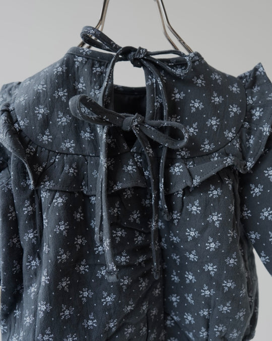 小花柄うす綿入りガーゼロンパース