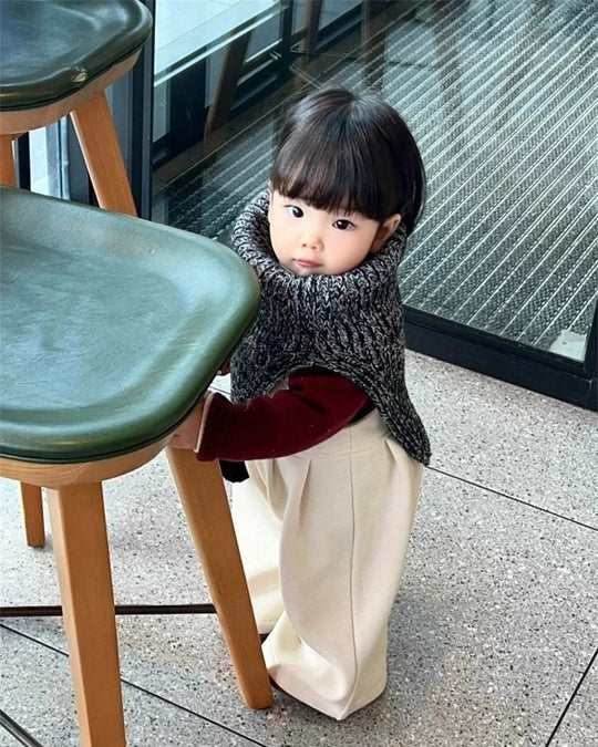 ポンポン付きニットケープ