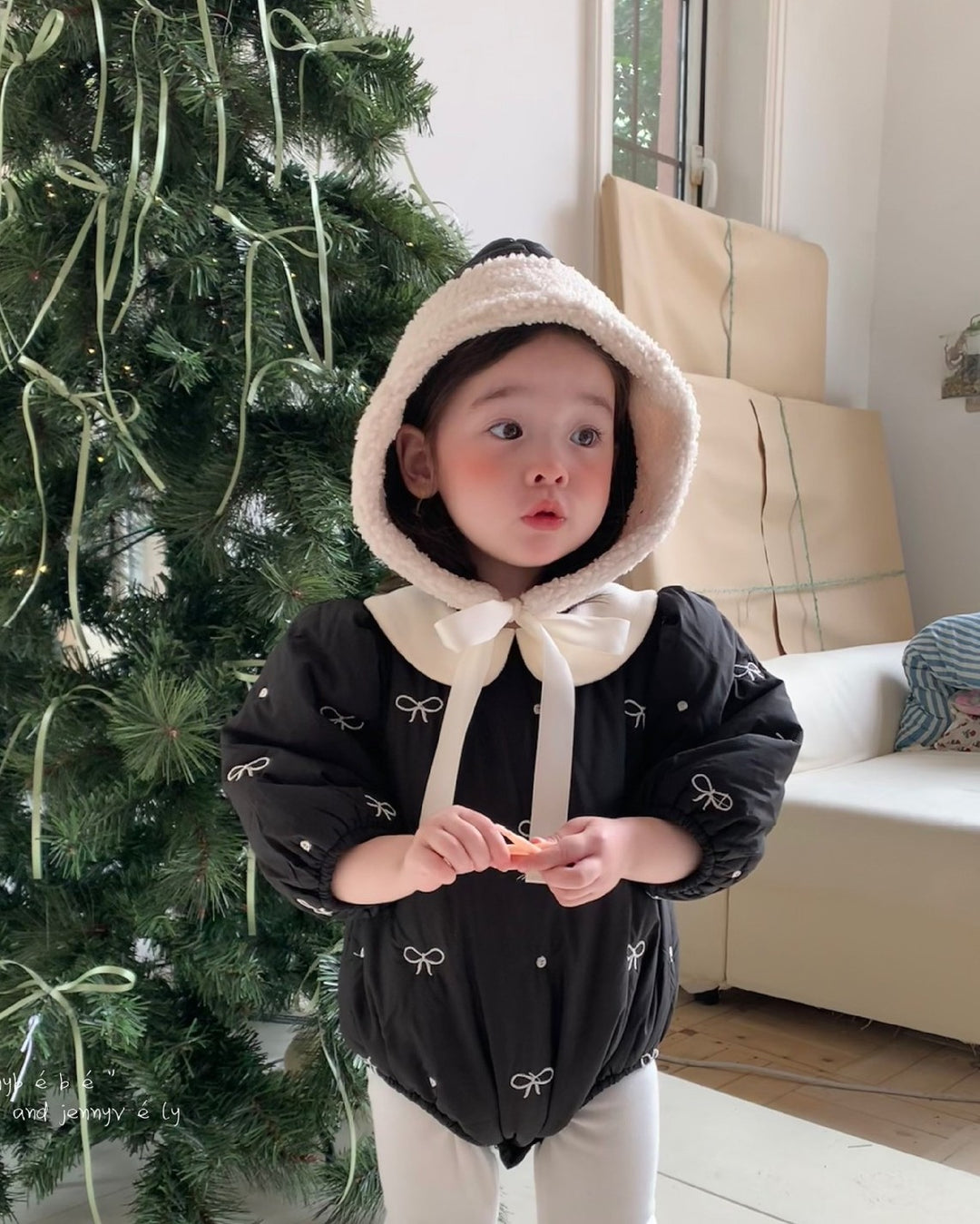 ボンネ付中綿リボンステッチロンパース