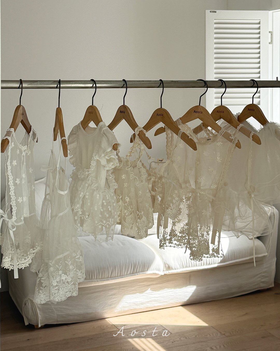 [aosta]lace simple vest