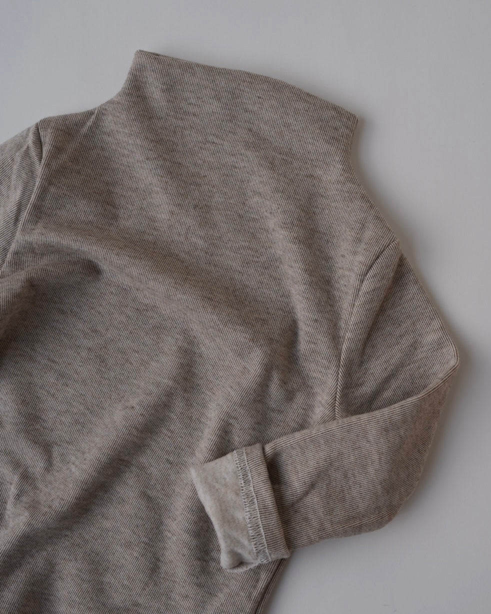 裏起毛モックネックトップス