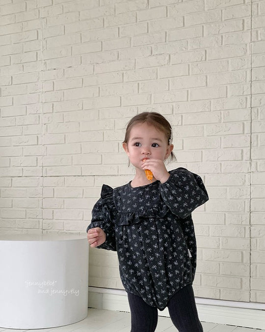 小花柄うす綿入りガーゼロンパース