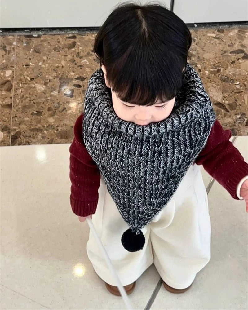 ポンポン付きニットケープ