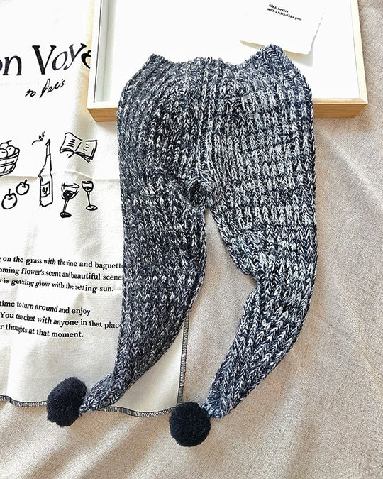 ポンポン付きニットケープ