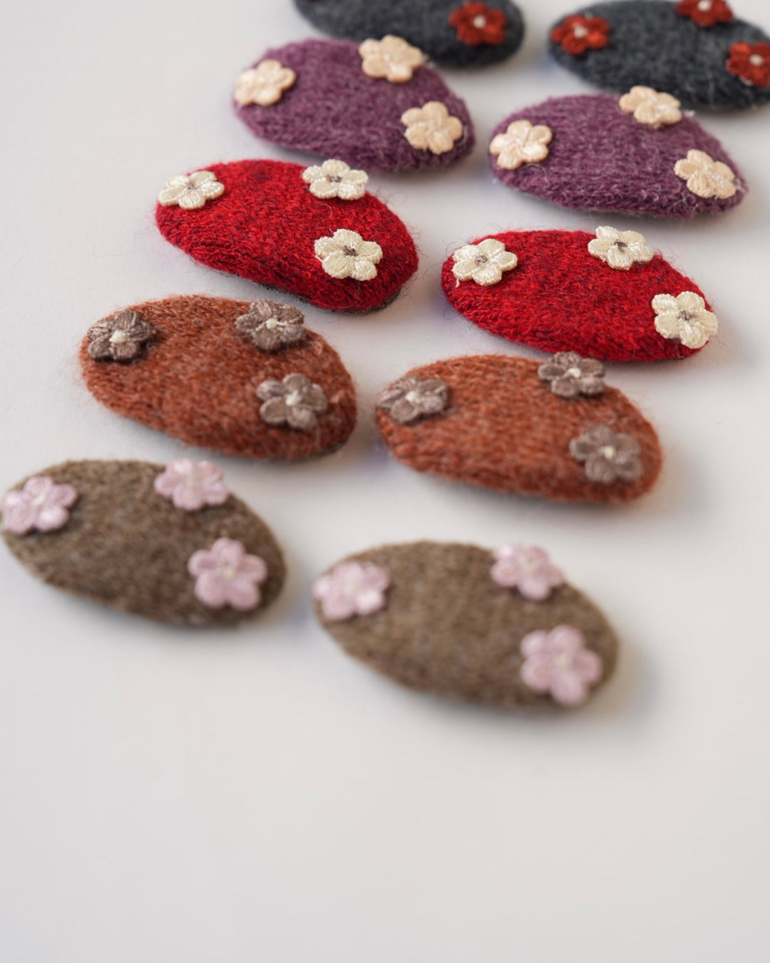 小花ニットパッチンピン