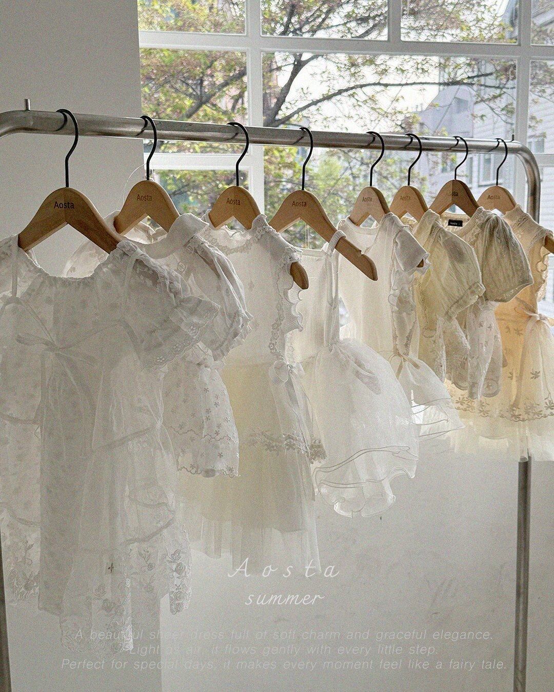 [aosta]lace open bustier