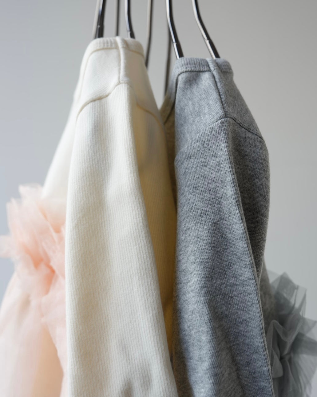 チュールフリルトップス