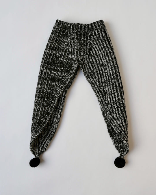 ポンポン付きニットケープ