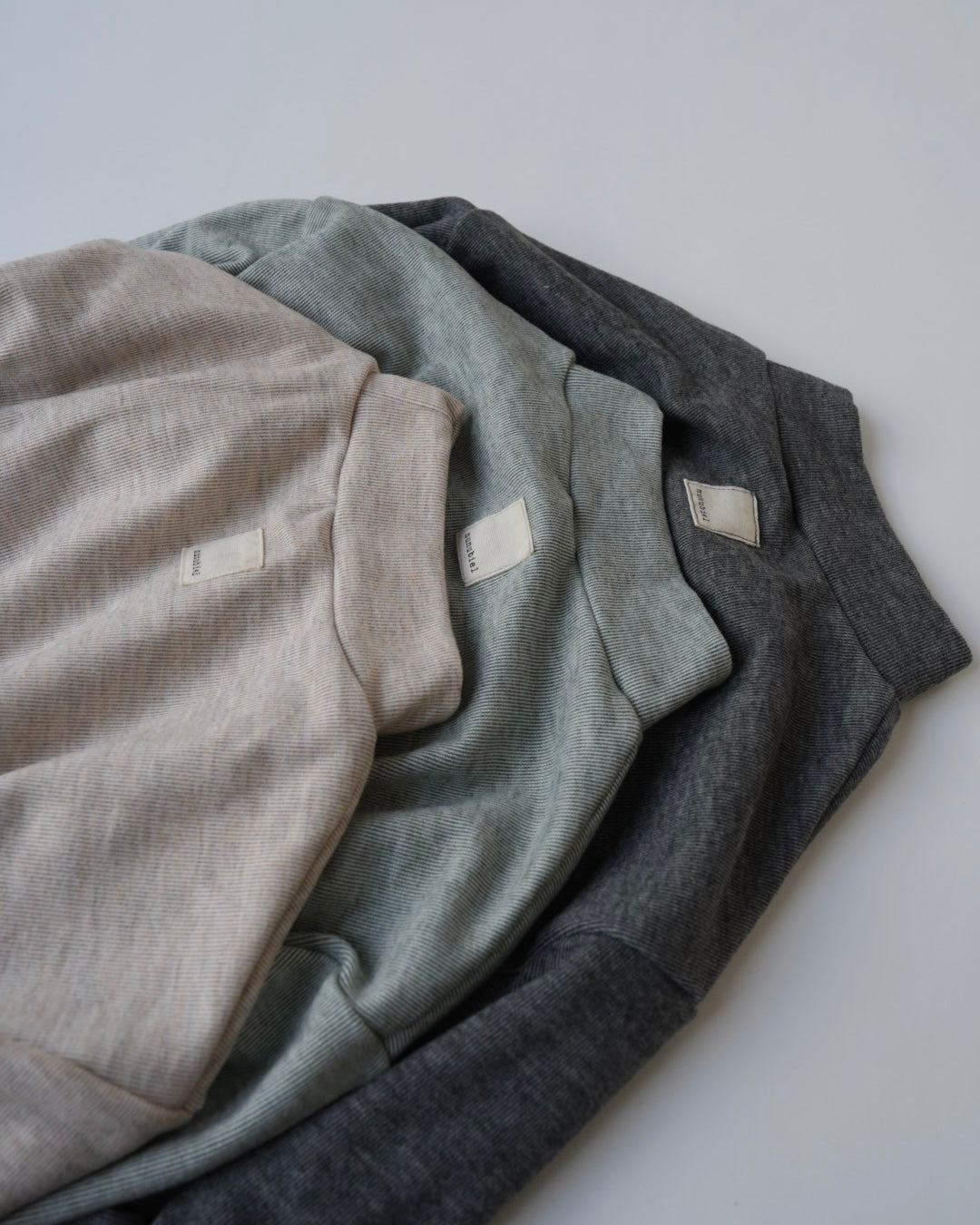 [nunu biel]bland裏起毛モックネック