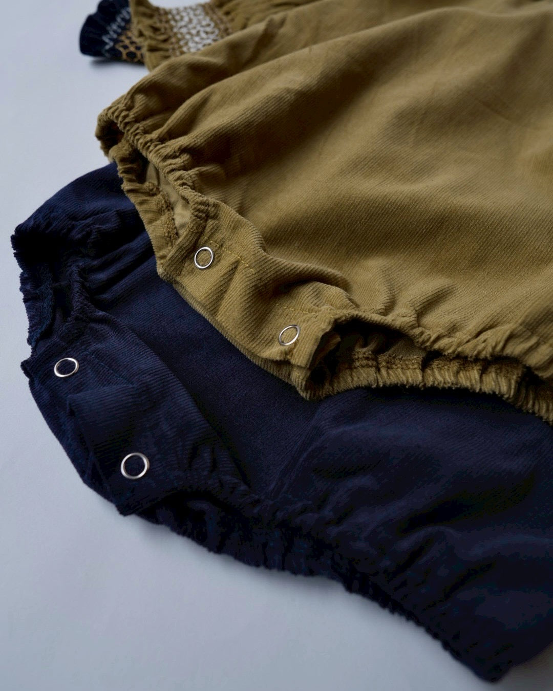 スモッキングピンコーデュロイロンパース