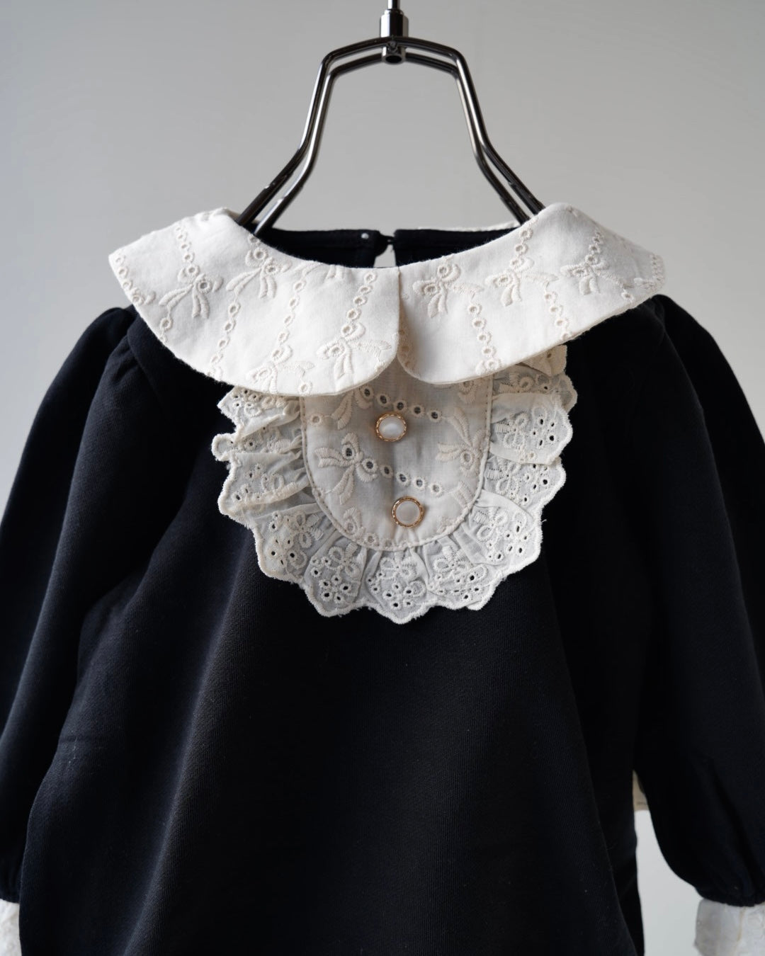 デコラレースロンパース