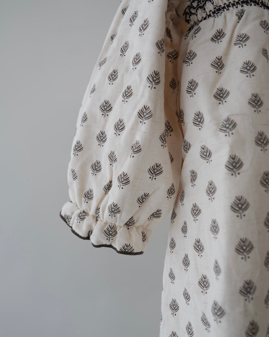 うす綿入りスモッキングワンピース