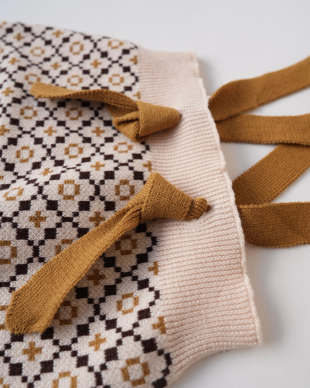 ジオメトリックニットサロペット