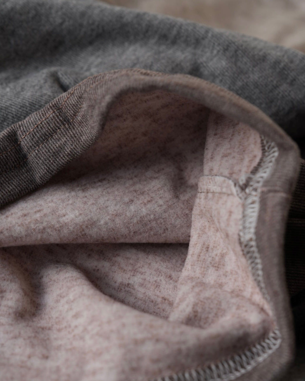 裏起毛モックネックトップス