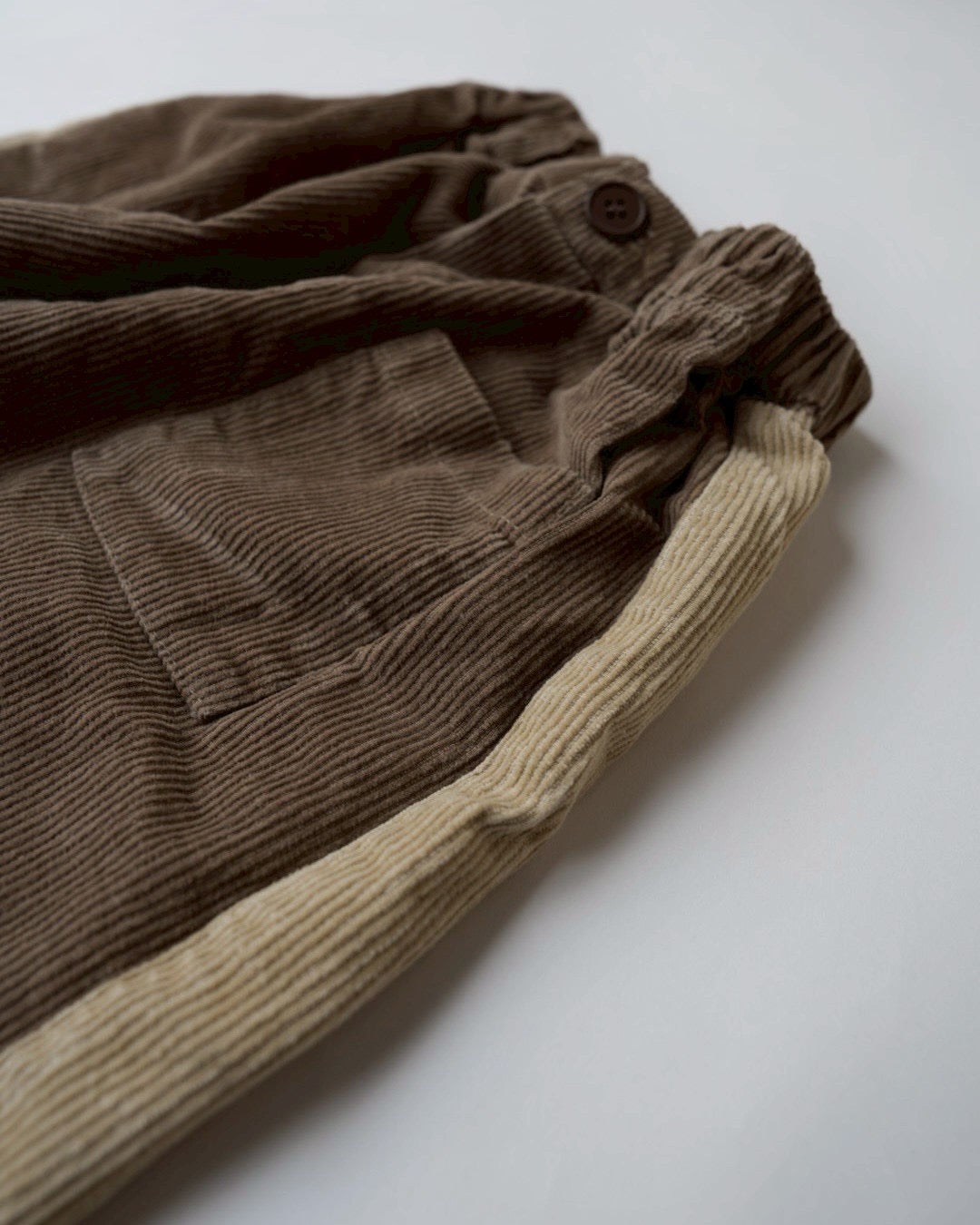 サイドラインコーデュロイパンツ
