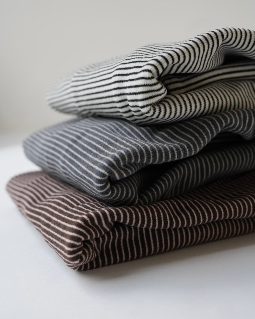 [nunu biel]ボーダー裏起毛モックネック