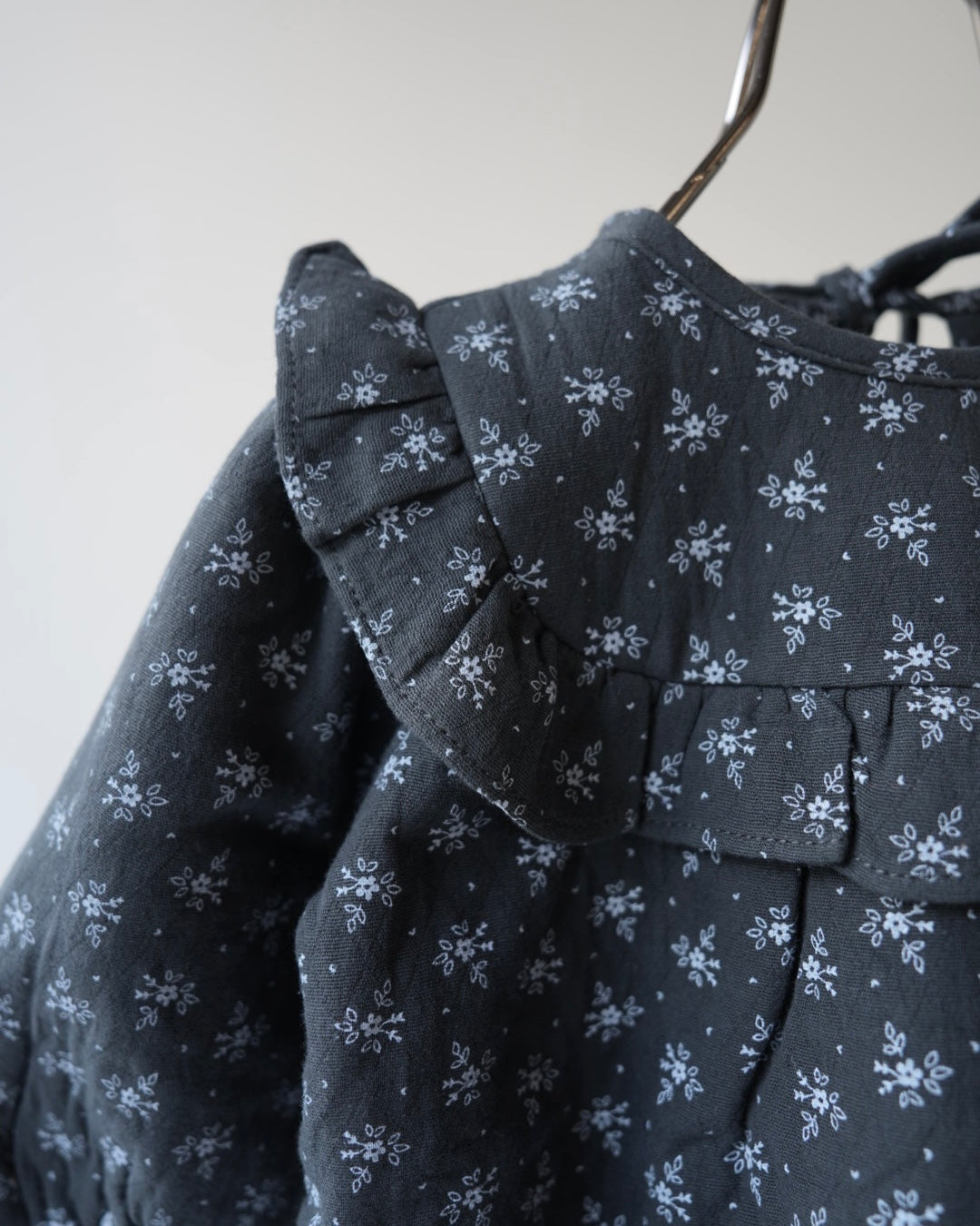 小花柄うす綿入りガーゼロンパース