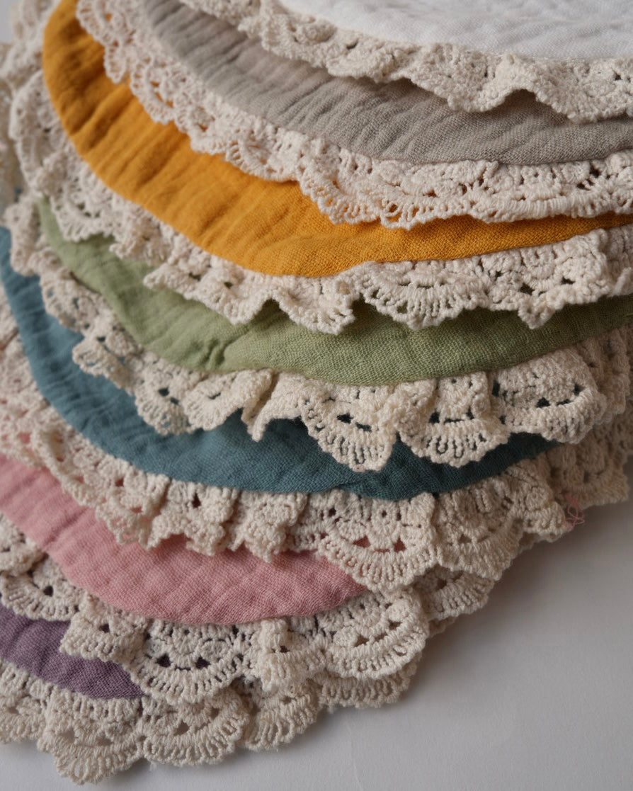 ヘアバンド付フリルガーゼスタイ