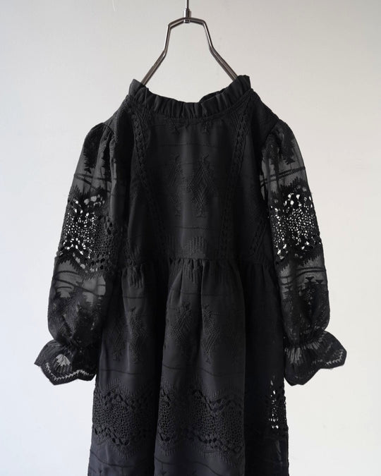 カットワークワンピース