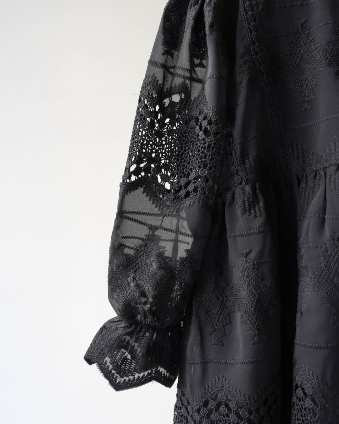 カットワークワンピース