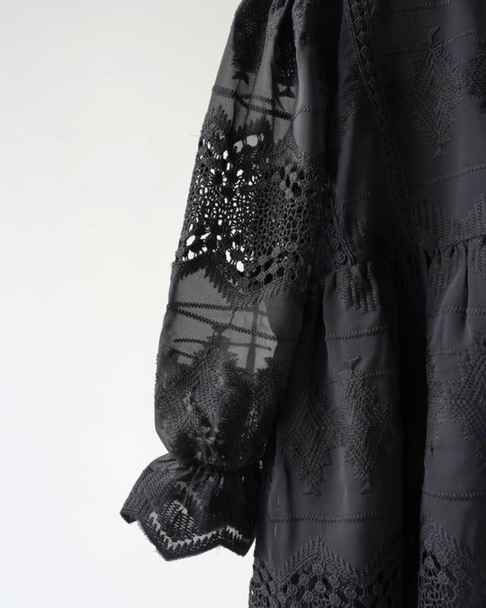 カットワークワンピース