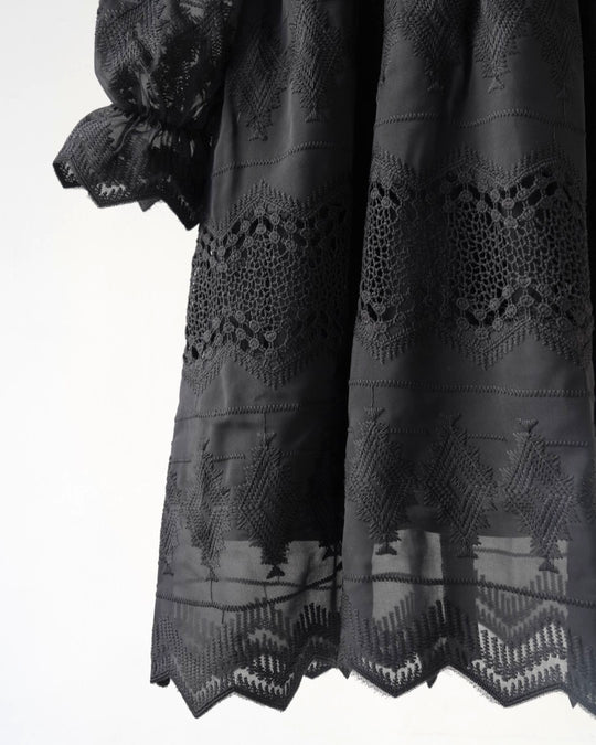 カットワークワンピース