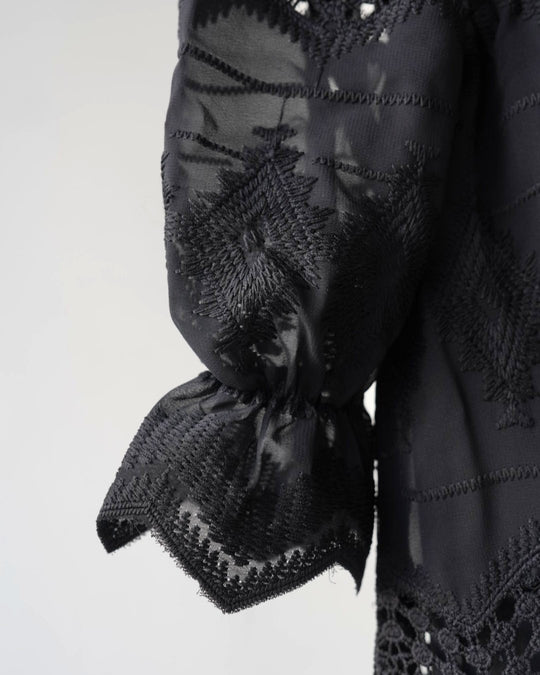 カットワークワンピース