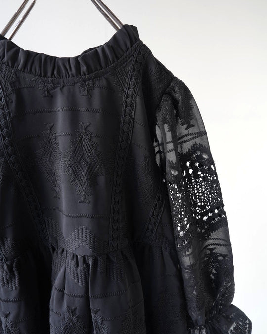 カットワークワンピース