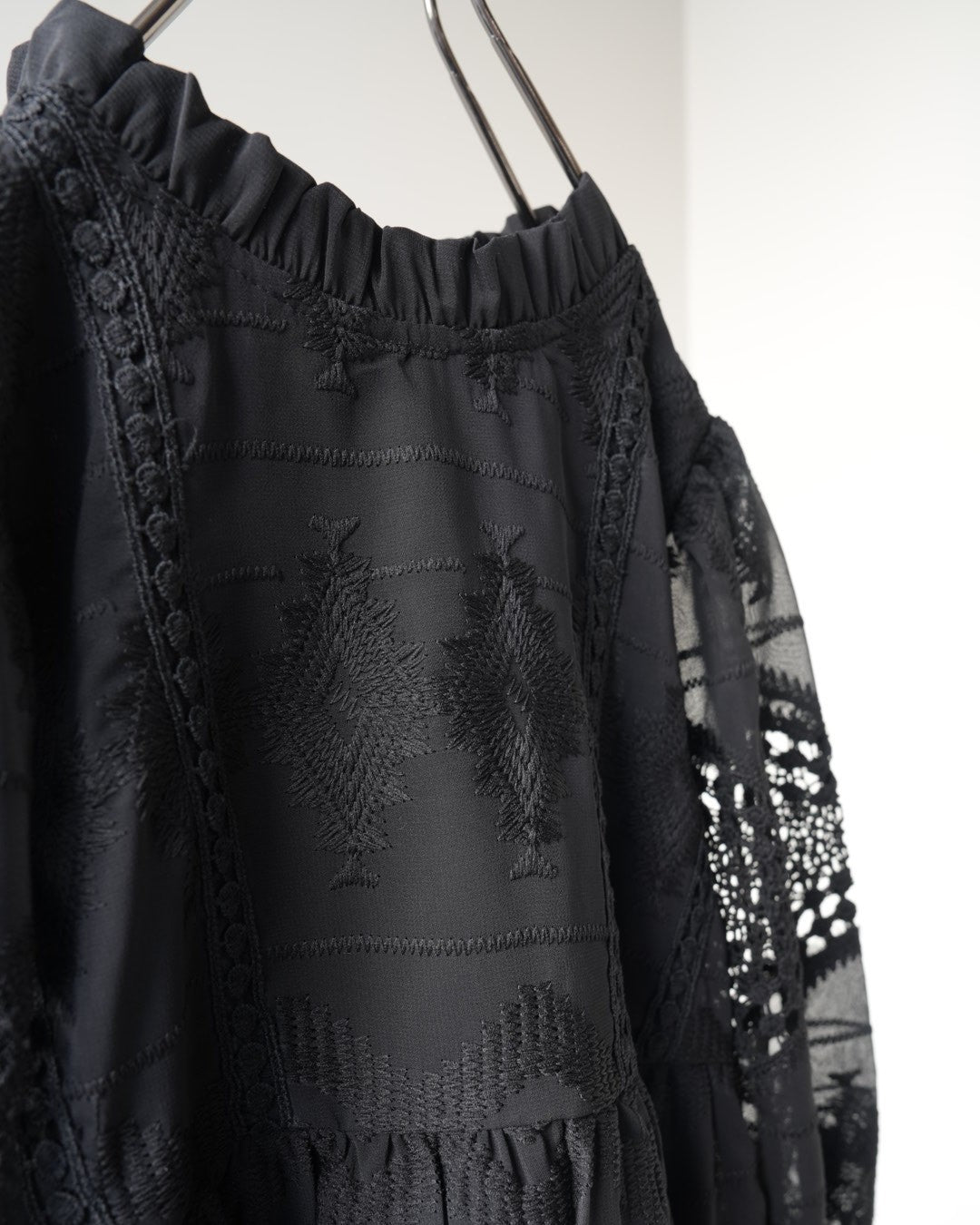 カットワークワンピース