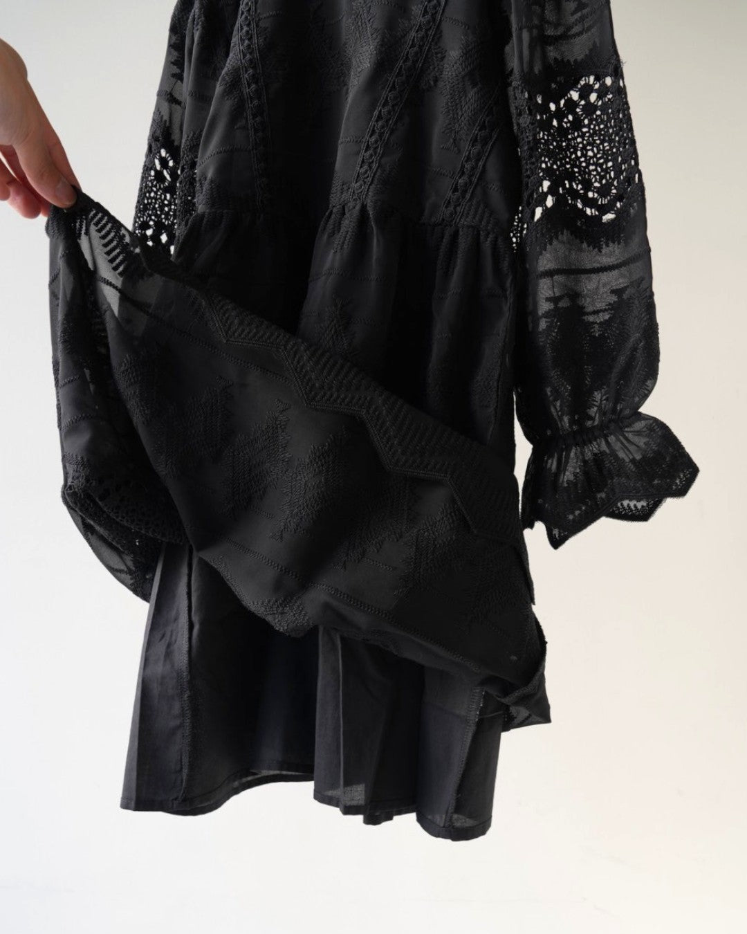 カットワークワンピース