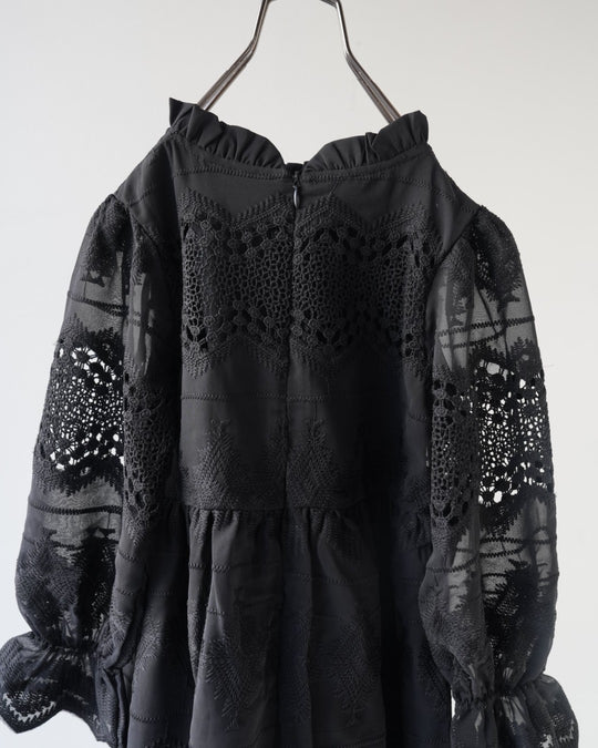 カットワークワンピース