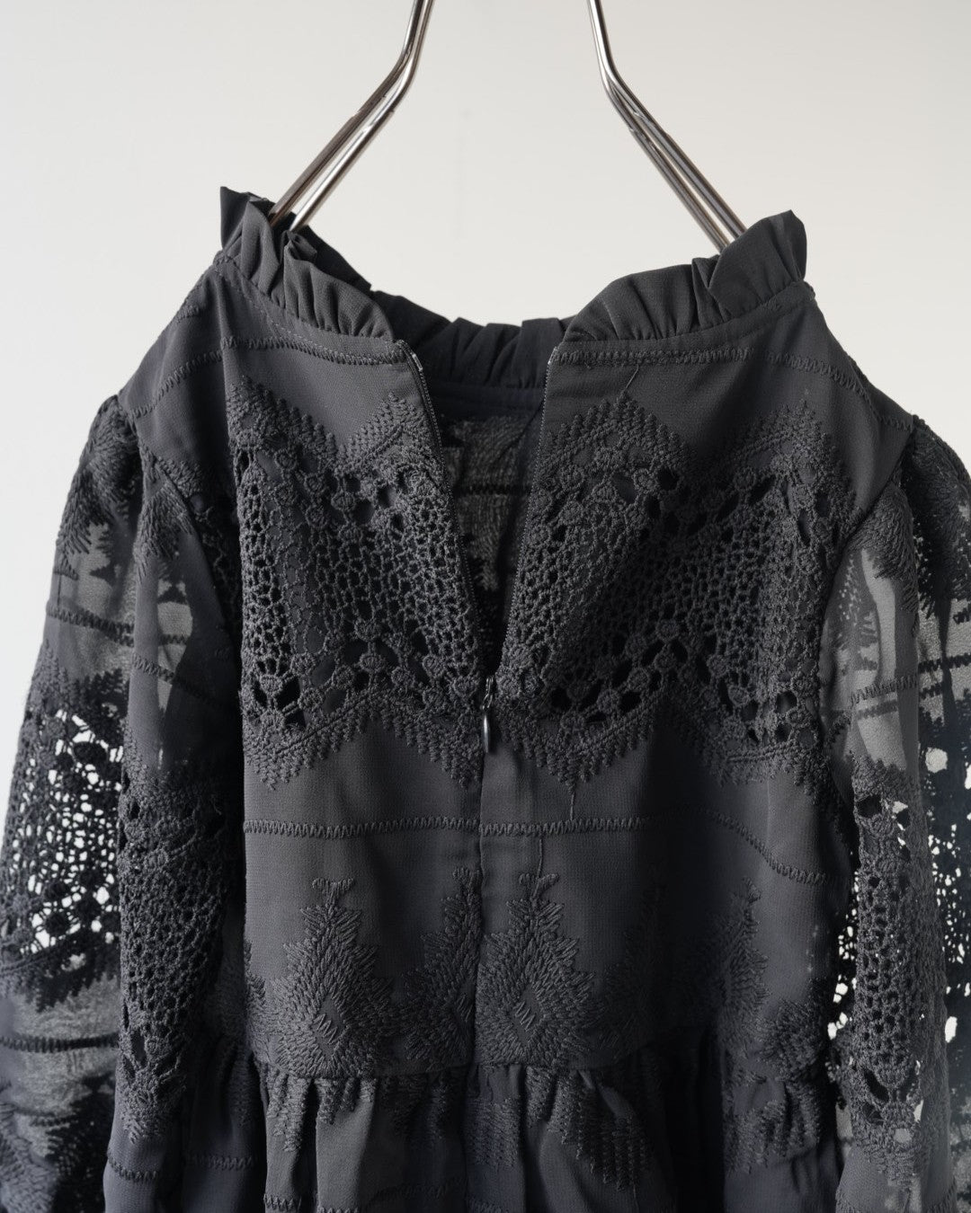 カットワークワンピース