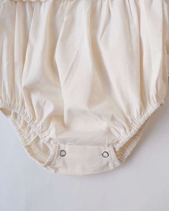 レースビブリボンロンパース