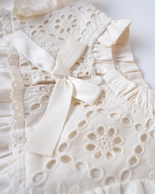 レースビブリボンロンパース