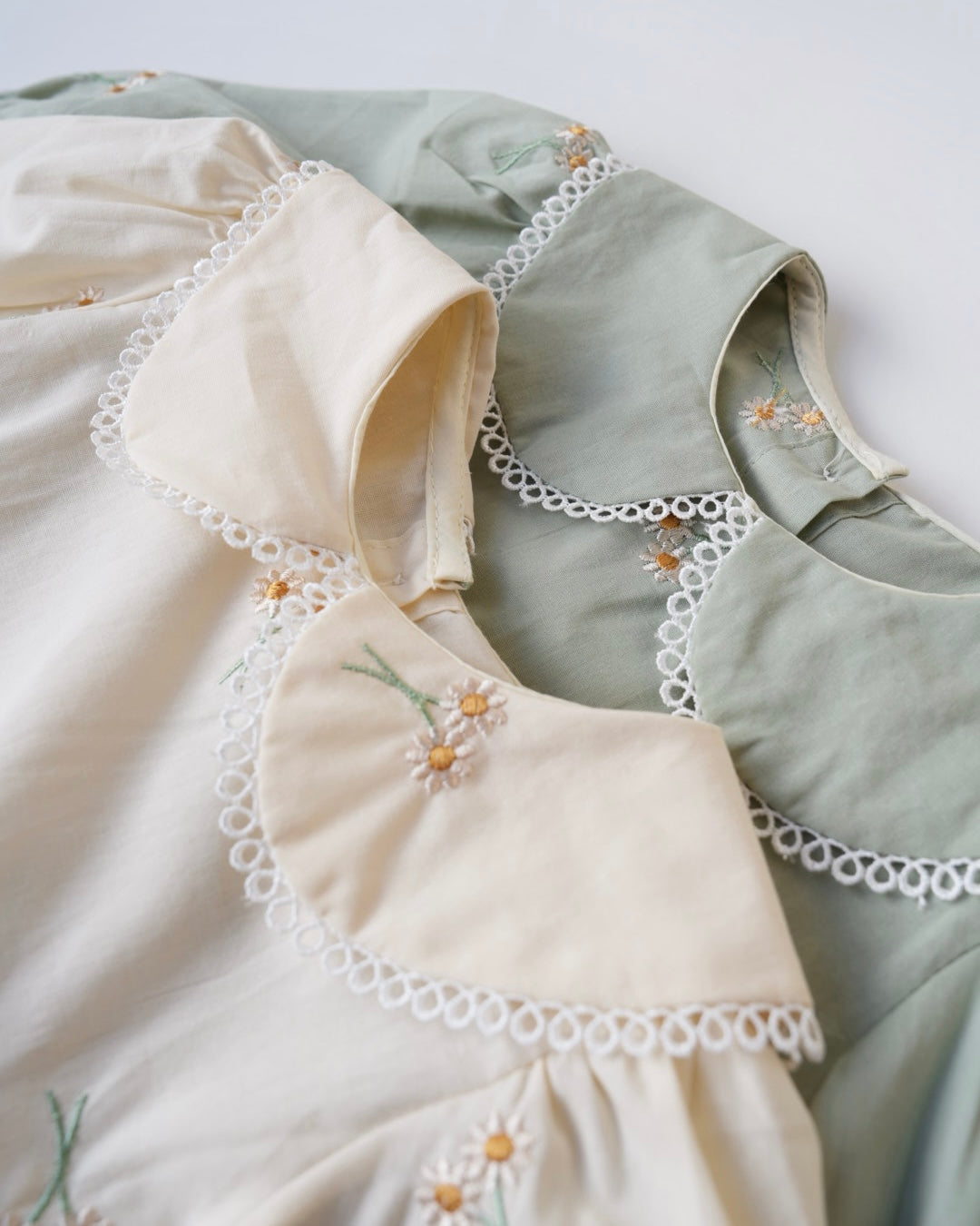 デイジー刺しゅうブラウスロンパース