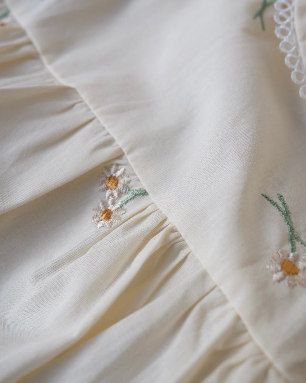 デイジー刺しゅうブラウスロンパース