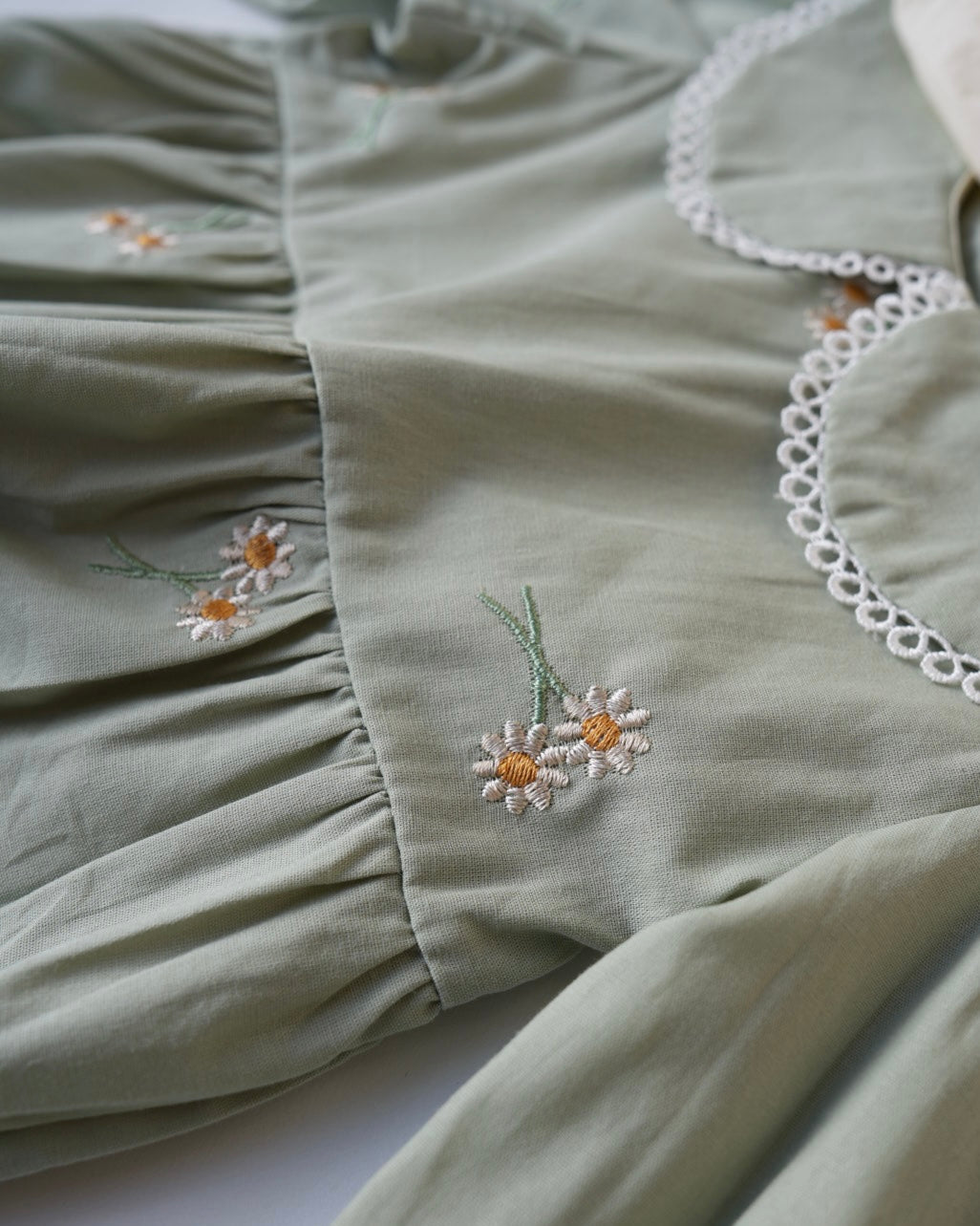 デイジー刺しゅうブラウスロンパース