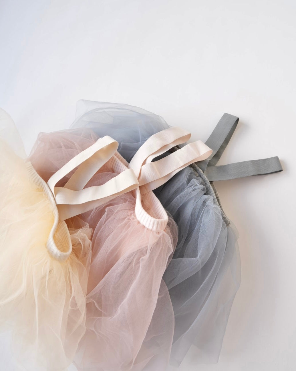 チュールスカートサスレギンス