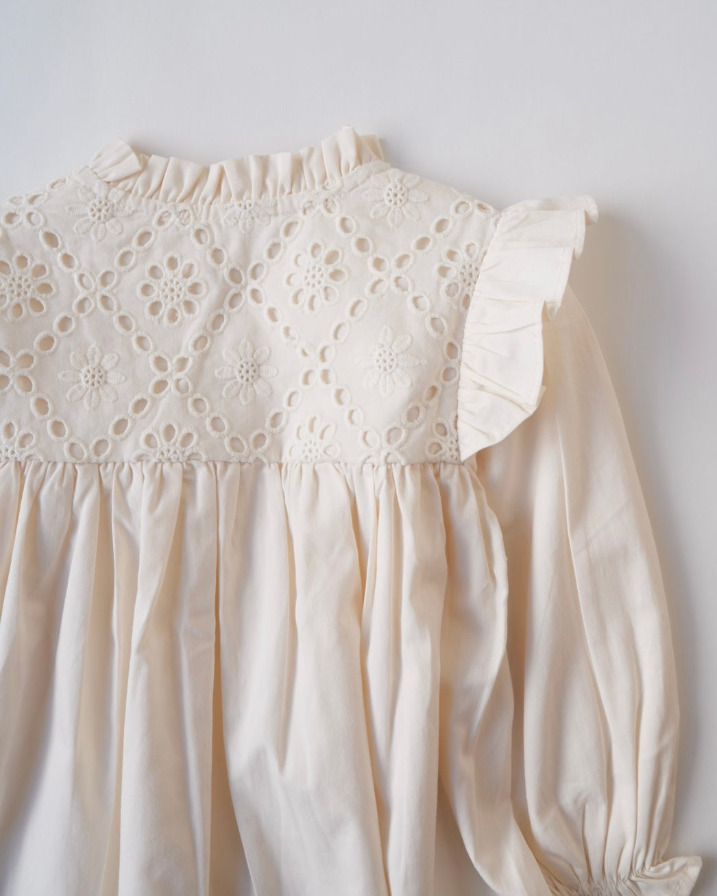 レースビブリボンワンピース